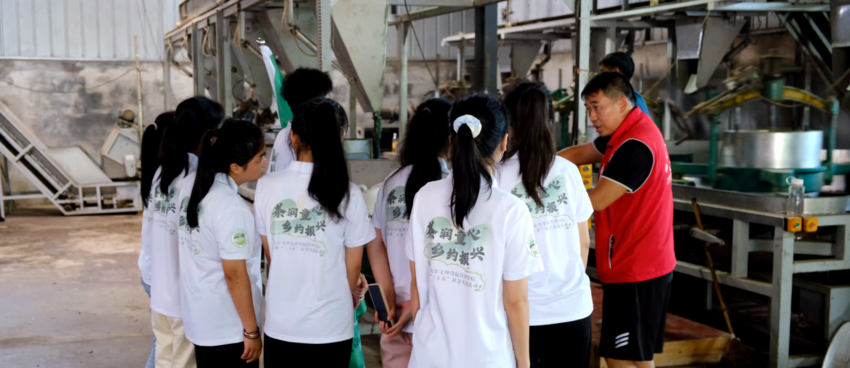 以实干赴青春,让暑期课堂在五峰“落地生花”(1).docx